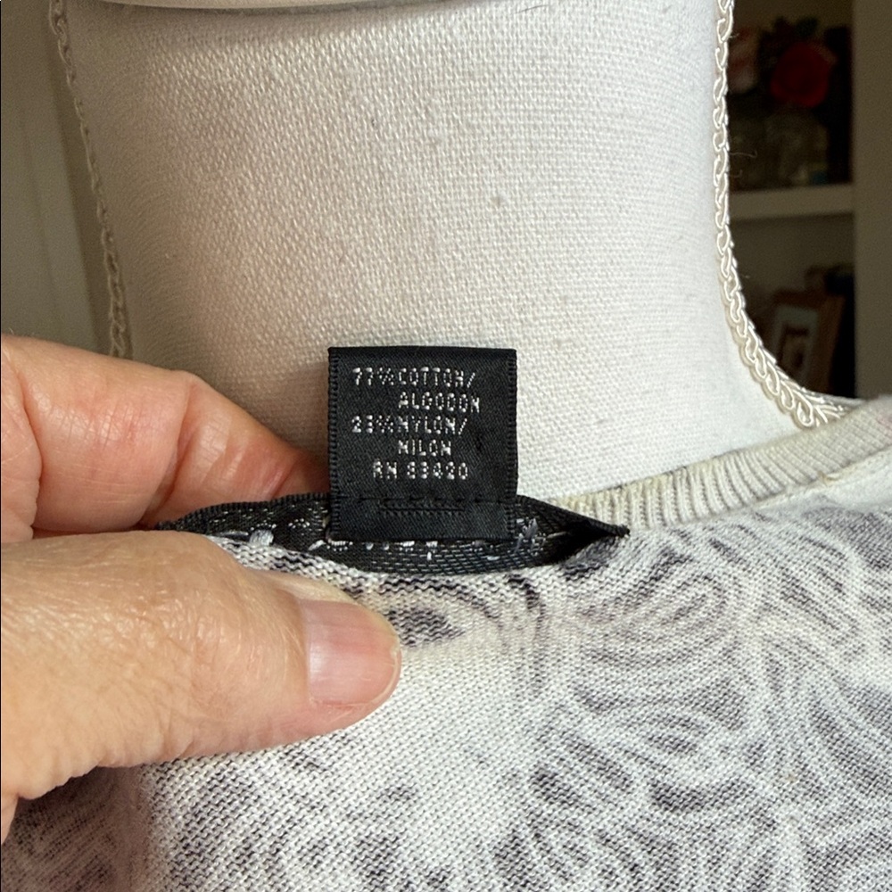 August Silk Floral Pattern Sweater - Picture 6 of 7